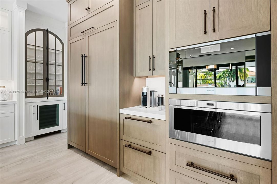 Recently Sold: $699,000 (5 beds, 4 baths, 3963 Square Feet)