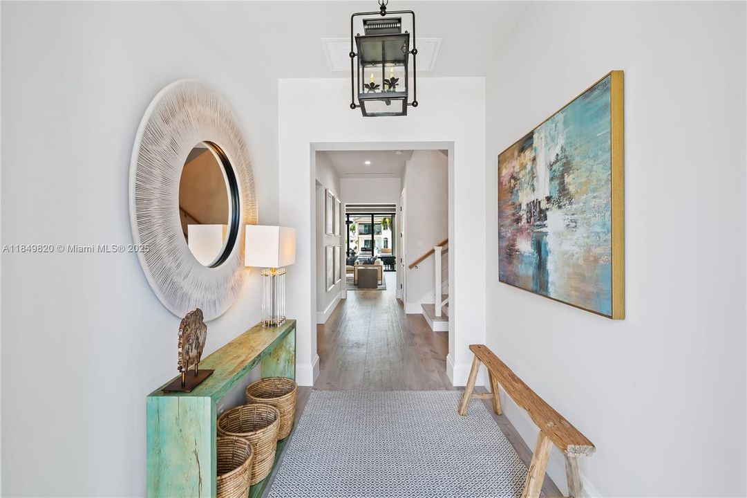 Recently Sold: $699,000 (5 beds, 4 baths, 3963 Square Feet)