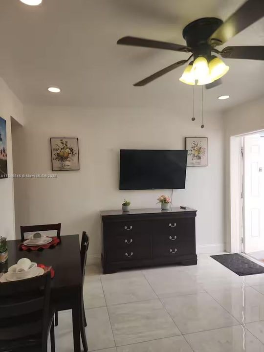 Недавно продано: $3,299,000 (0 спален, 0 ванн, 4914 Квадратных фут)