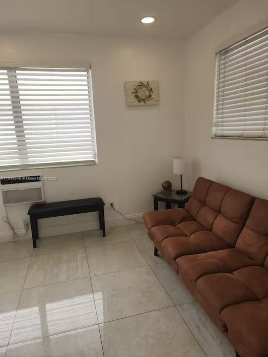 Недавно продано: $3,299,000 (0 спален, 0 ванн, 4914 Квадратных фут)