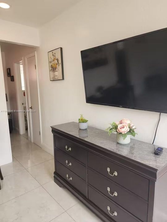 Недавно продано: $3,299,000 (0 спален, 0 ванн, 4914 Квадратных фут)