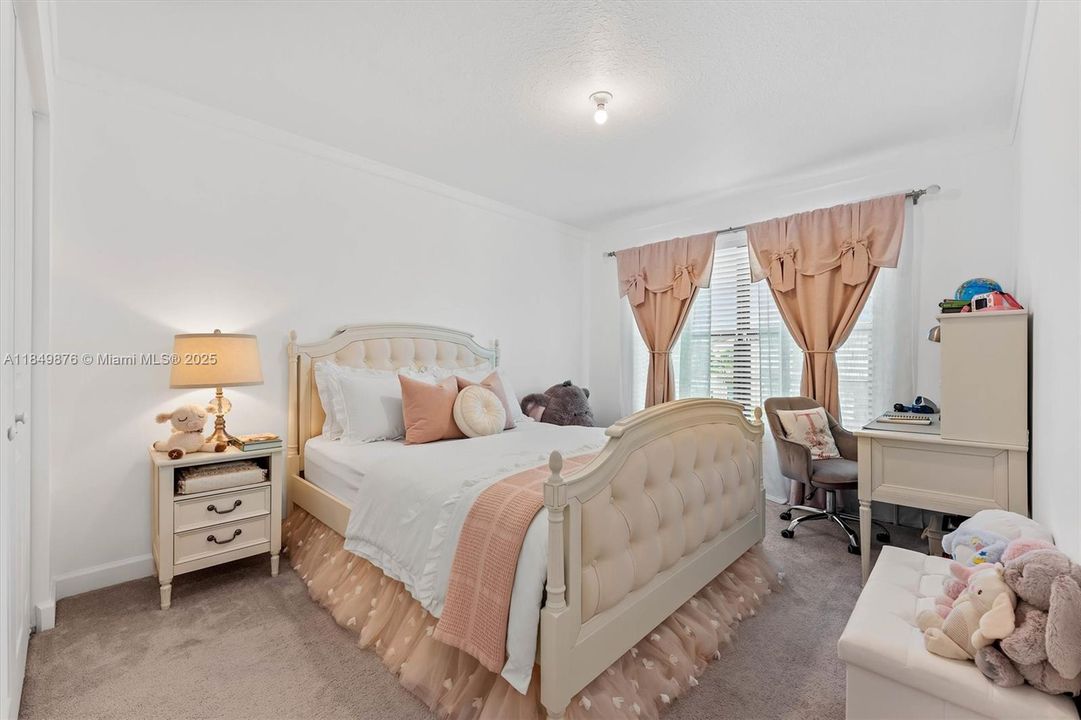 Недавно продано: $799,000 (5 спален, 2 ванн, 3065 Квадратных фут)