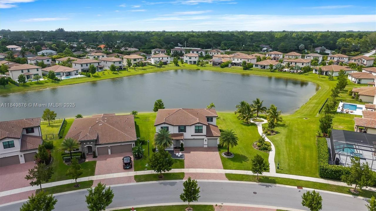 Недавно продано: $799,000 (5 спален, 2 ванн, 3065 Квадратных фут)