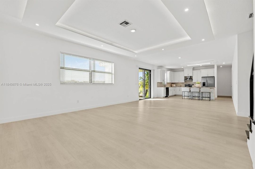 Недавно продано: $799,000 (5 спален, 2 ванн, 3065 Квадратных фут)