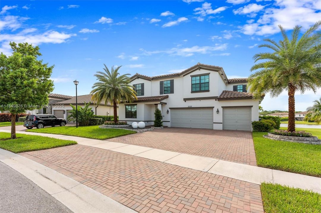 Недавно продано: $799,000 (5 спален, 2 ванн, 3065 Квадратных фут)