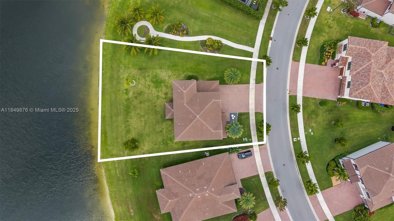 Недавно продано: $799,000 (5 спален, 2 ванн, 3065 Квадратных фут)