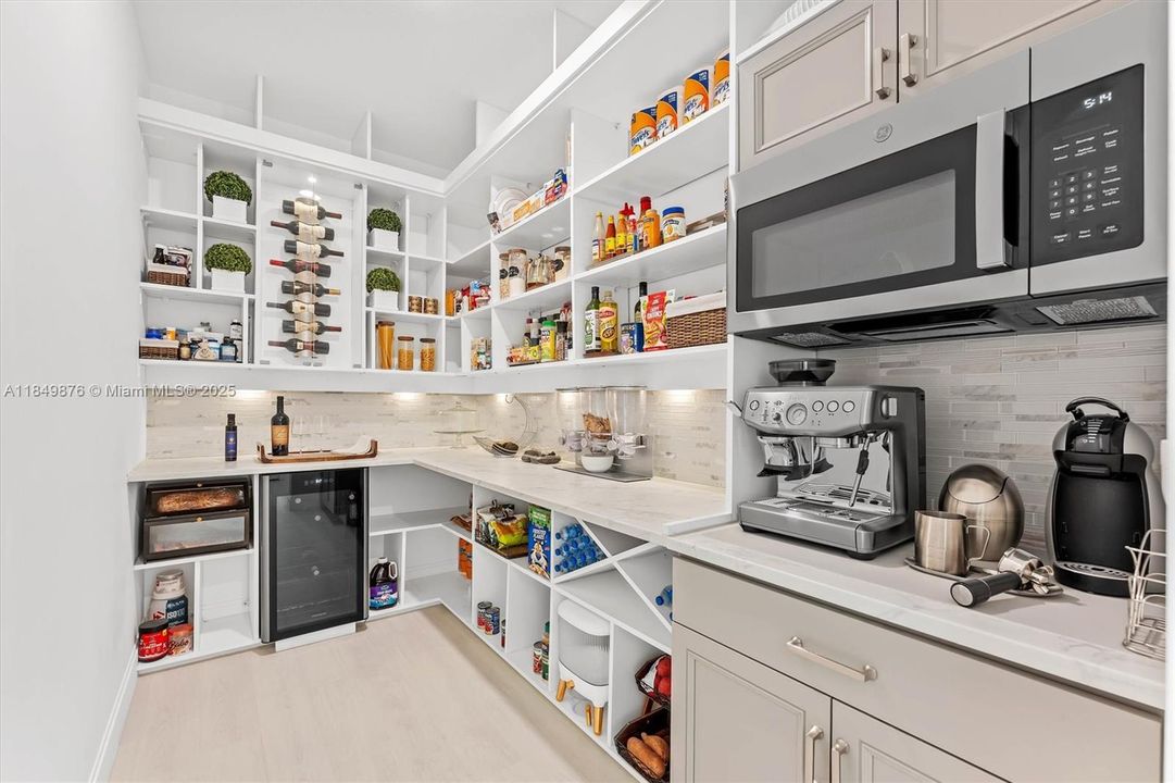 Недавно продано: $799,000 (5 спален, 2 ванн, 3065 Квадратных фут)