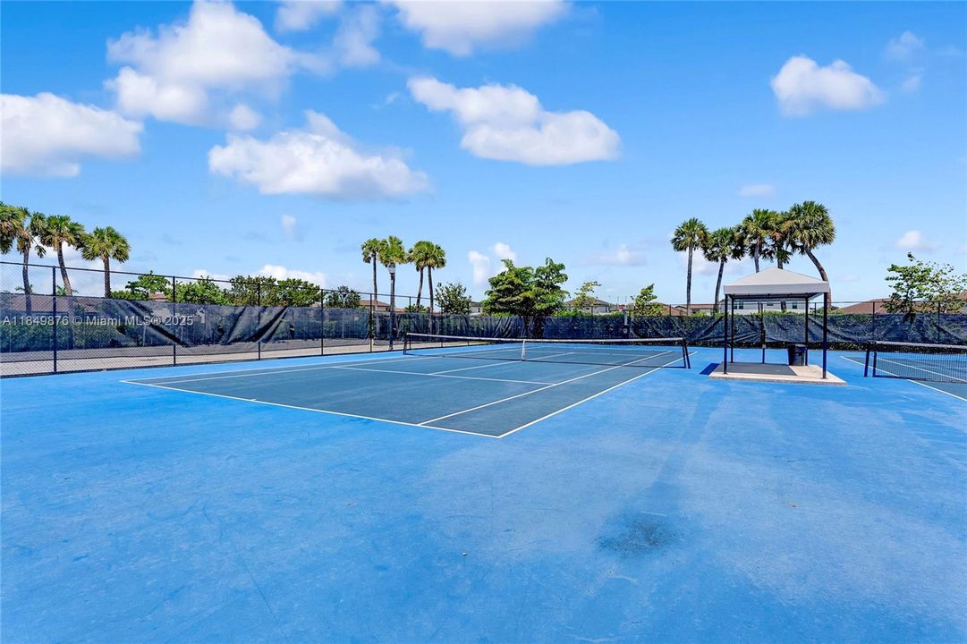 Недавно продано: $799,000 (5 спален, 2 ванн, 3065 Квадратных фут)