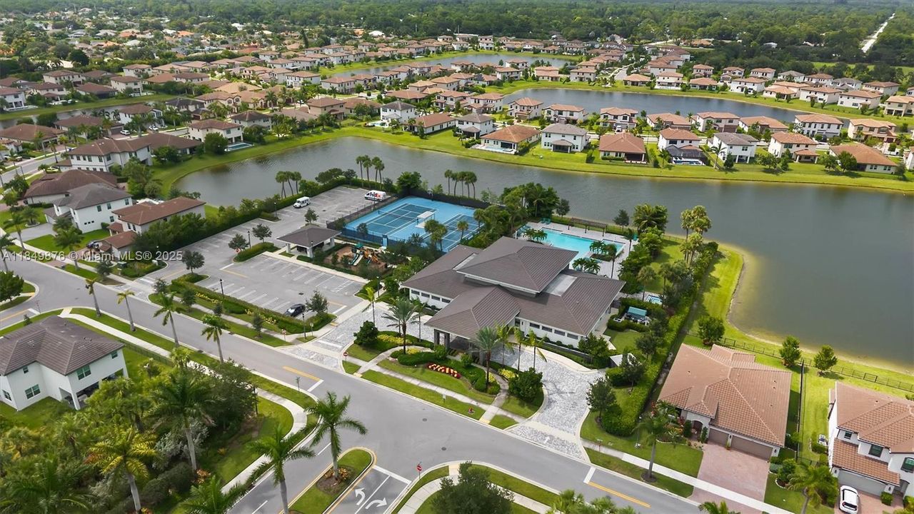 Недавно продано: $799,000 (5 спален, 2 ванн, 3065 Квадратных фут)