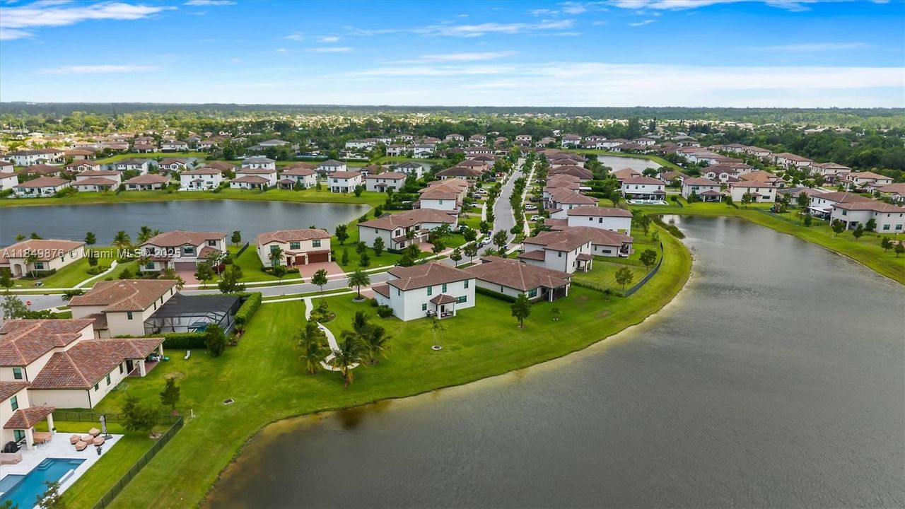 Недавно продано: $799,000 (5 спален, 2 ванн, 3065 Квадратных фут)