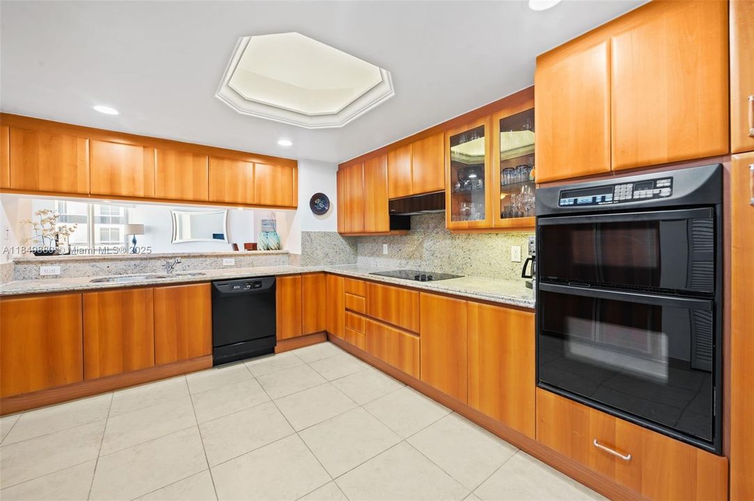 For Sale: $1,799,000 (2 beds, 2 baths, 1740 Square Feet)