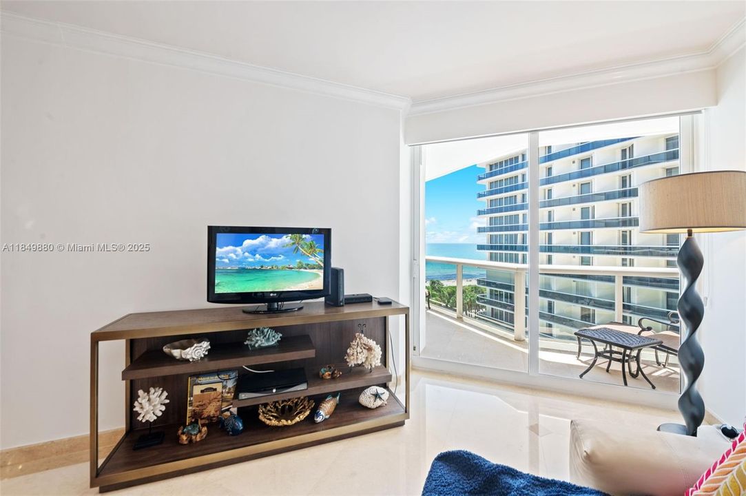 For Sale: $1,799,000 (2 beds, 2 baths, 1740 Square Feet)