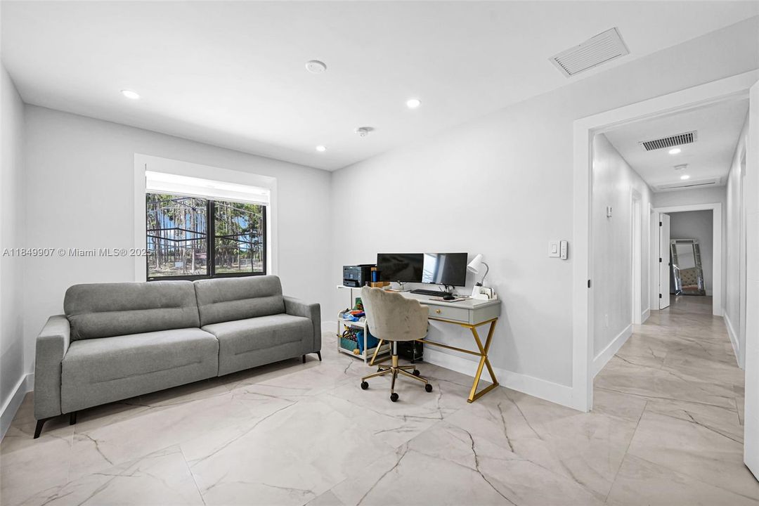 待售: $1,600,000 (4 贝兹, 2 浴室, 2181 平方英尺)