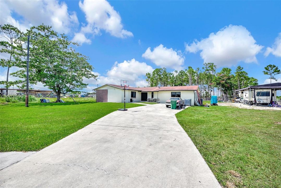 待售: $1,600,000 (4 贝兹, 2 浴室, 2181 平方英尺)