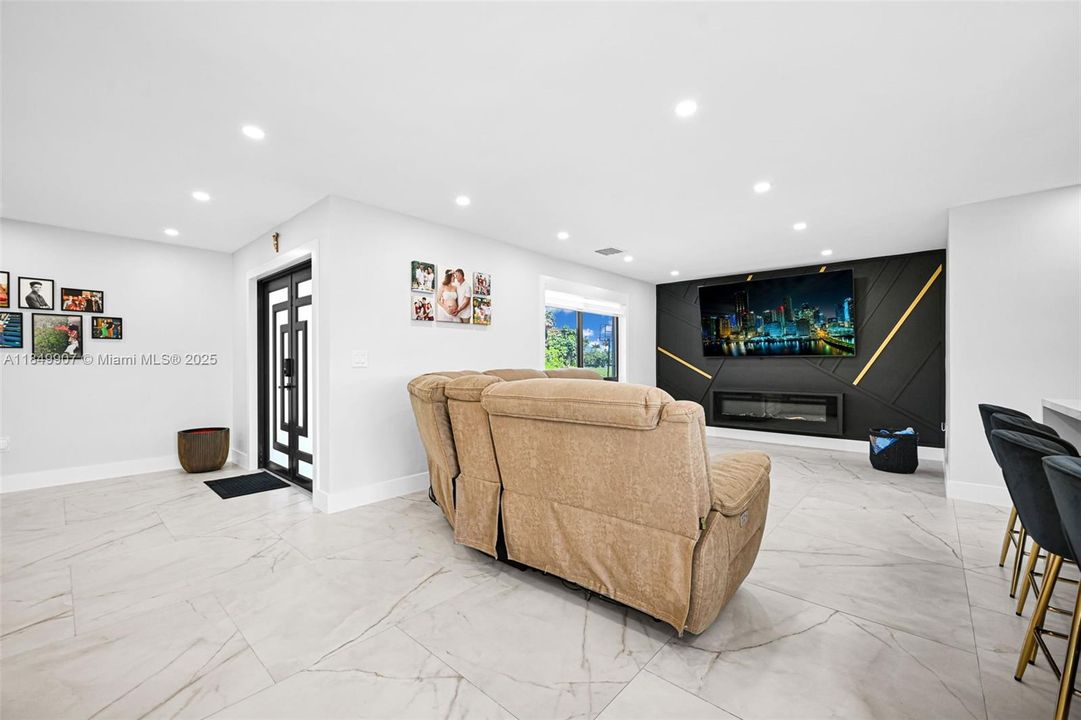 待售: $1,600,000 (4 贝兹, 2 浴室, 2181 平方英尺)