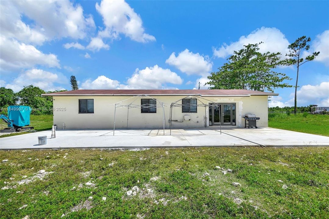 待售: $1,600,000 (4 贝兹, 2 浴室, 2181 平方英尺)