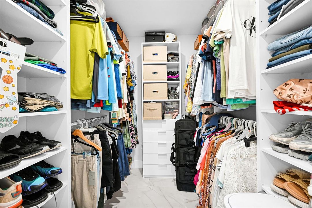 待售: $1,600,000 (4 贝兹, 2 浴室, 2181 平方英尺)