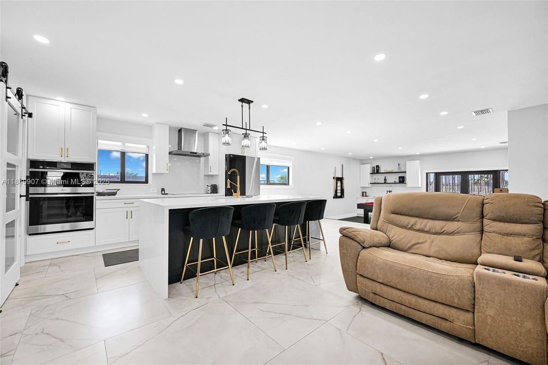 待售: $1,600,000 (4 贝兹, 2 浴室, 2181 平方英尺)