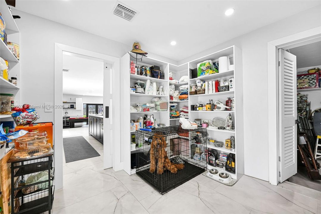 待售: $1,600,000 (4 贝兹, 2 浴室, 2181 平方英尺)