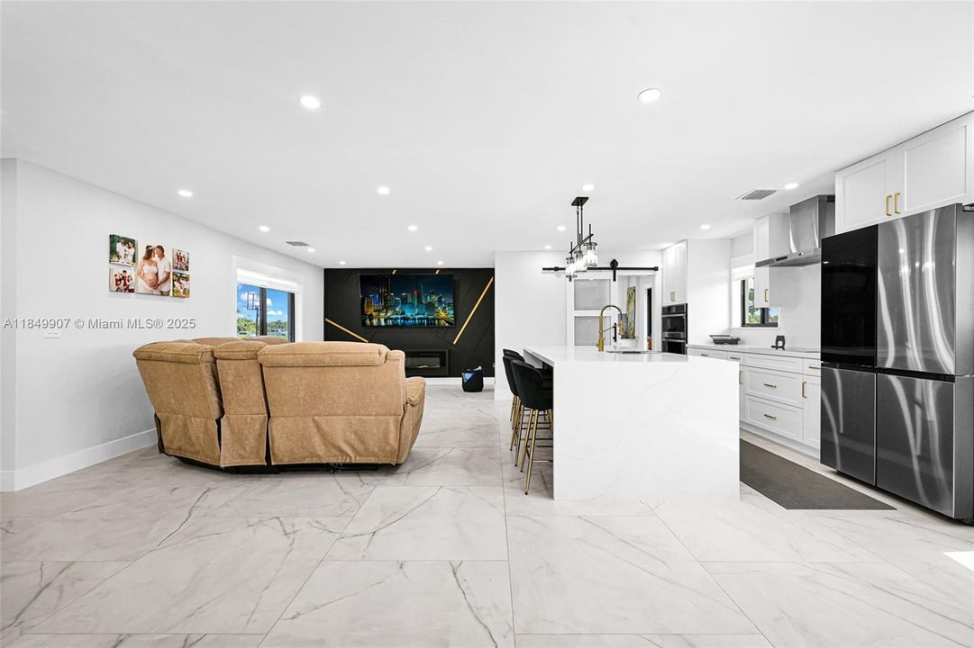 待售: $1,600,000 (4 贝兹, 2 浴室, 2181 平方英尺)