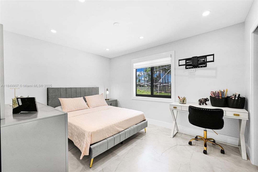 待售: $1,600,000 (4 贝兹, 2 浴室, 2181 平方英尺)