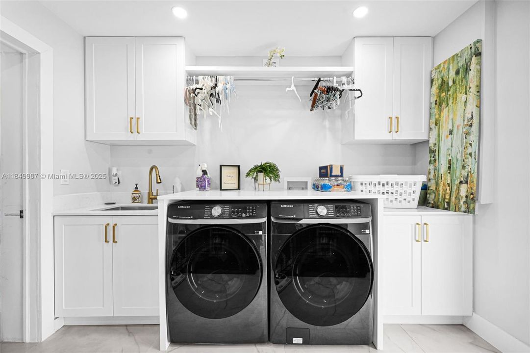 待售: $1,600,000 (4 贝兹, 2 浴室, 2181 平方英尺)