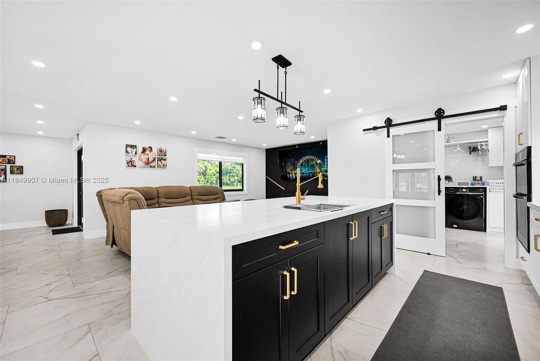 待售: $1,600,000 (4 贝兹, 2 浴室, 2181 平方英尺)