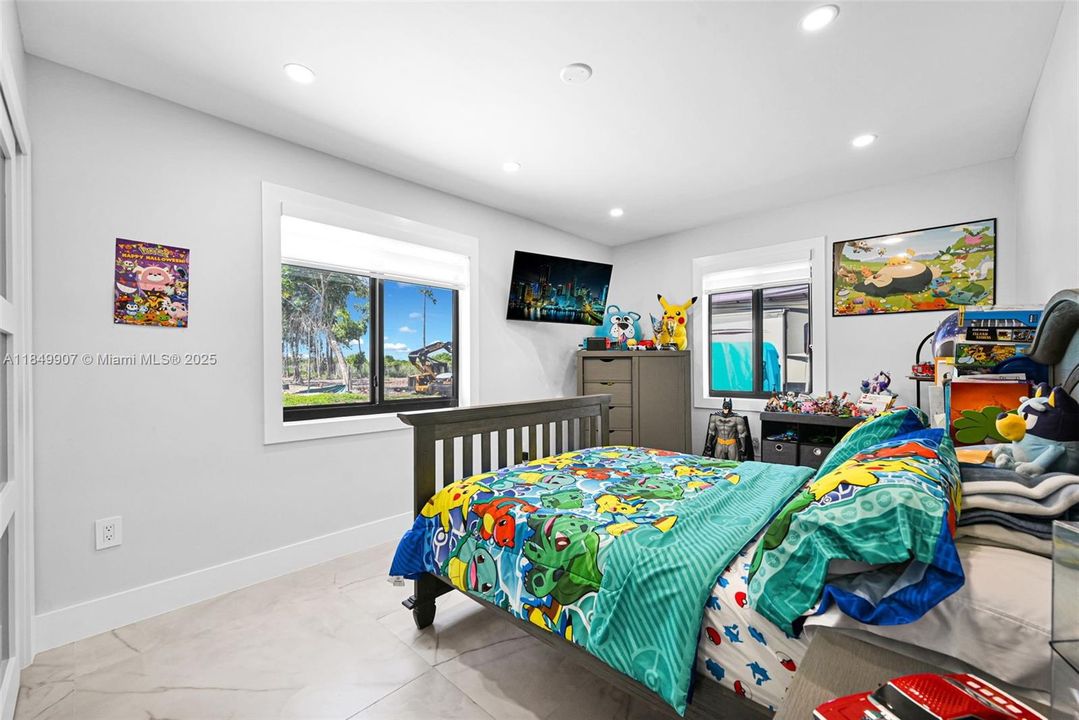 待售: $1,600,000 (4 贝兹, 2 浴室, 2181 平方英尺)