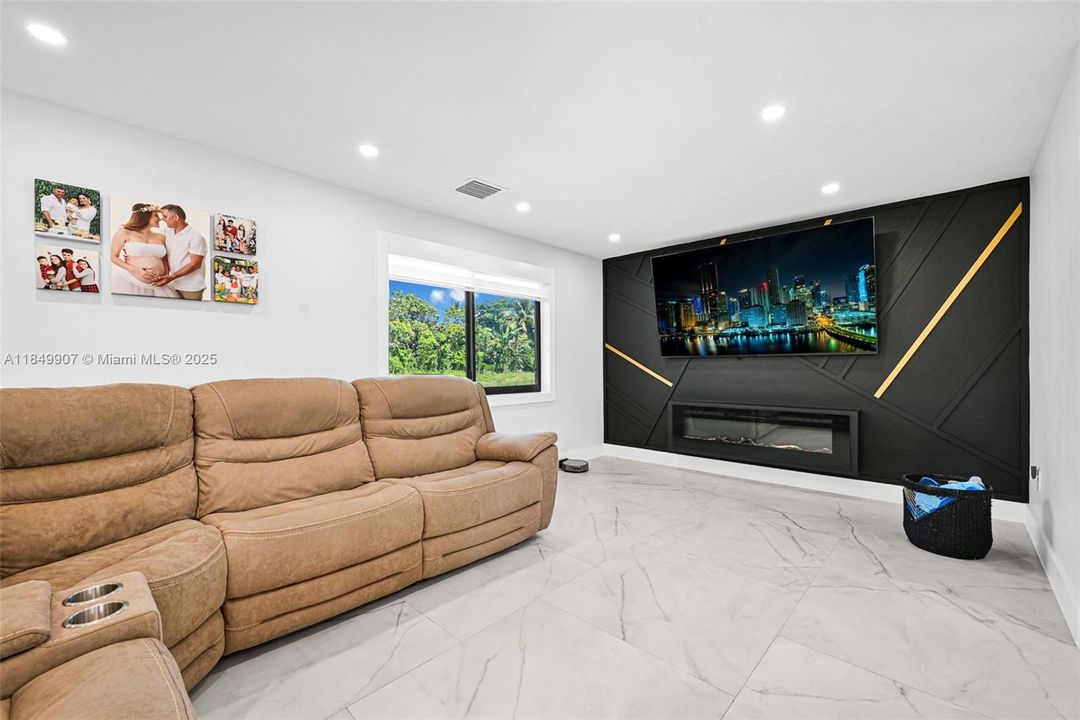 待售: $1,600,000 (4 贝兹, 2 浴室, 2181 平方英尺)