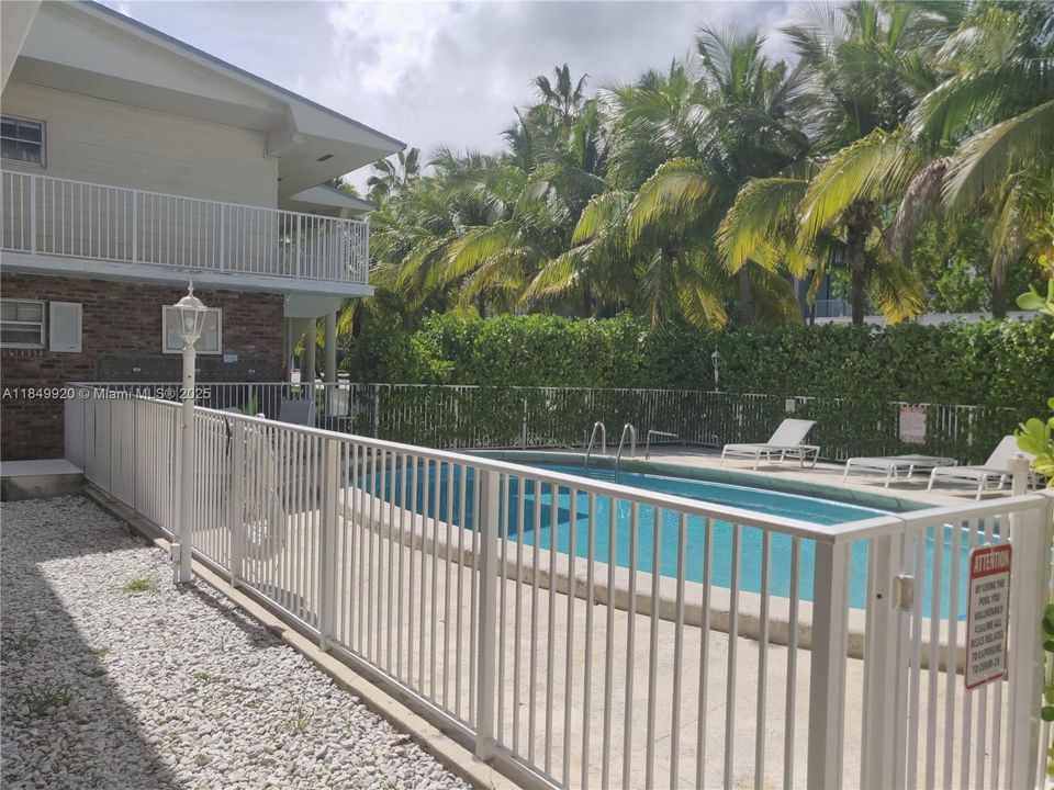 For Rent: $2,400 (1 beds, 1 baths, 530 Square Feet)