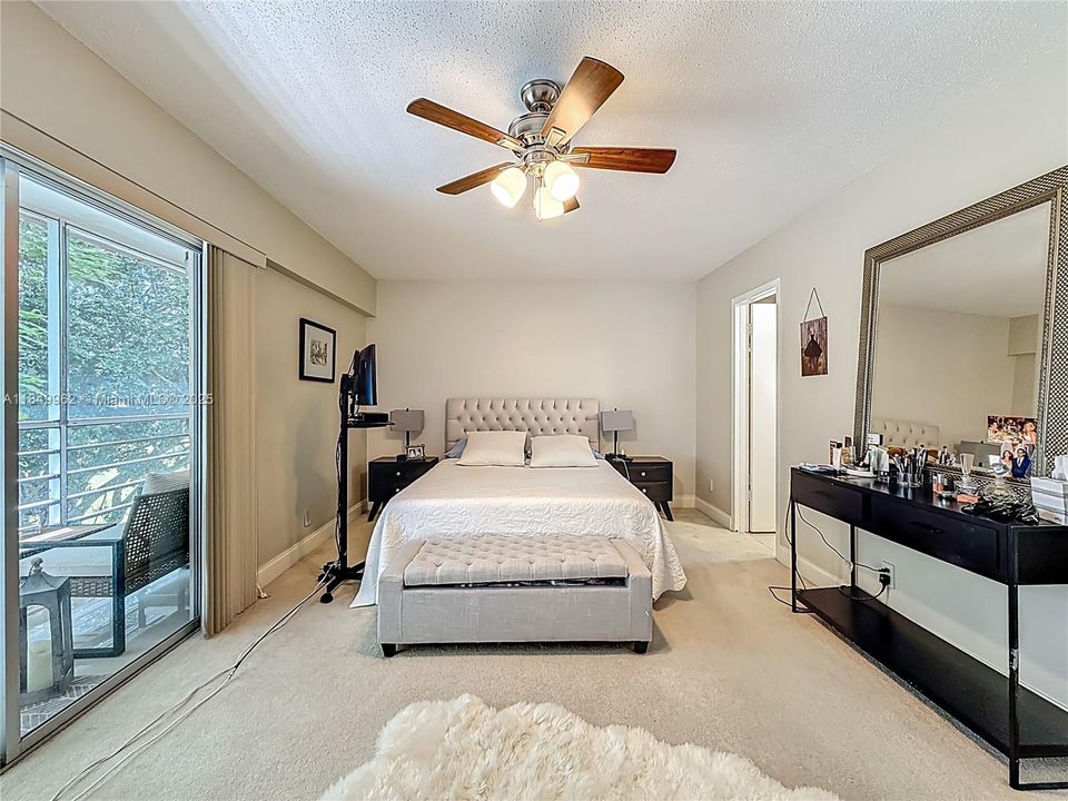 待售: $129,000 (1 贝兹, 1 浴室, 702 平方英尺)