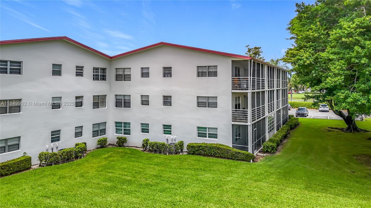 待售: $129,000 (1 贝兹, 1 浴室, 702 平方英尺)