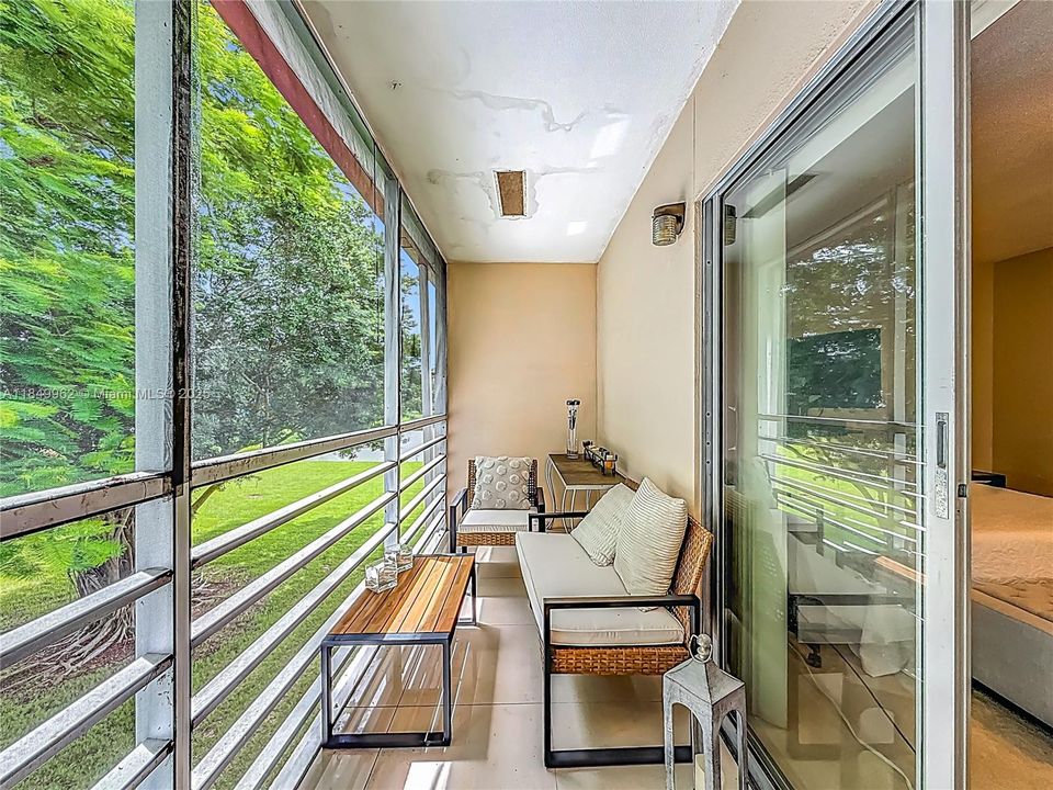 待售: $129,000 (1 贝兹, 1 浴室, 702 平方英尺)