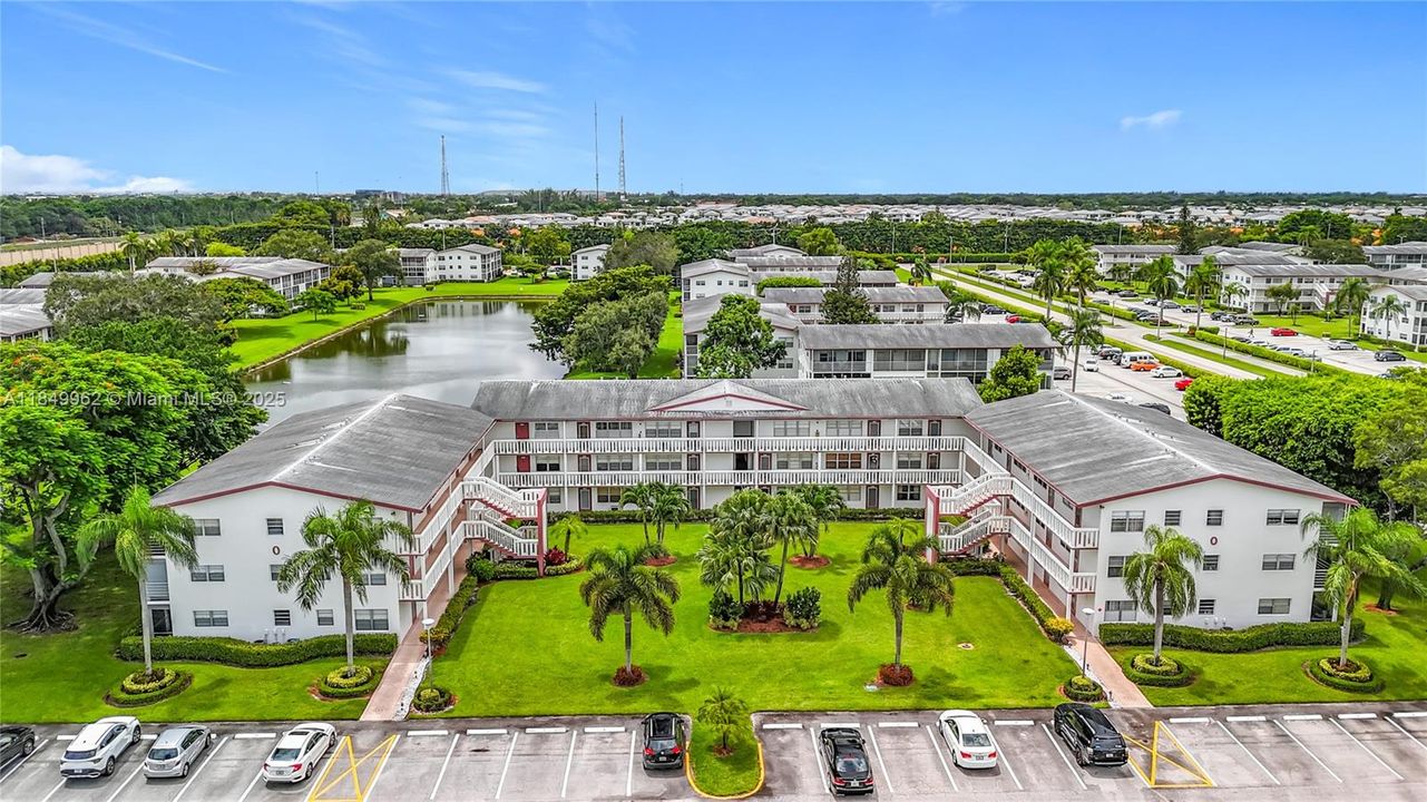 待售: $129,000 (1 贝兹, 1 浴室, 702 平方英尺)