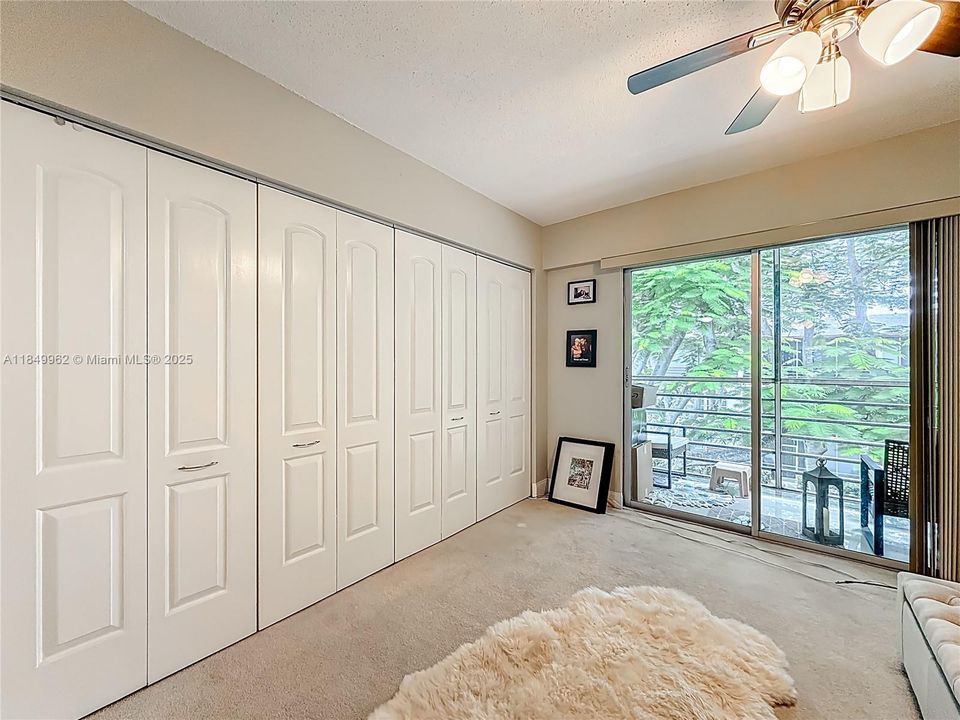 待售: $129,000 (1 贝兹, 1 浴室, 702 平方英尺)