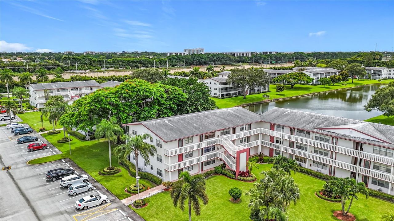 待售: $129,000 (1 贝兹, 1 浴室, 702 平方英尺)