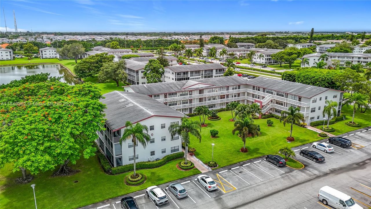 待售: $129,000 (1 贝兹, 1 浴室, 702 平方英尺)