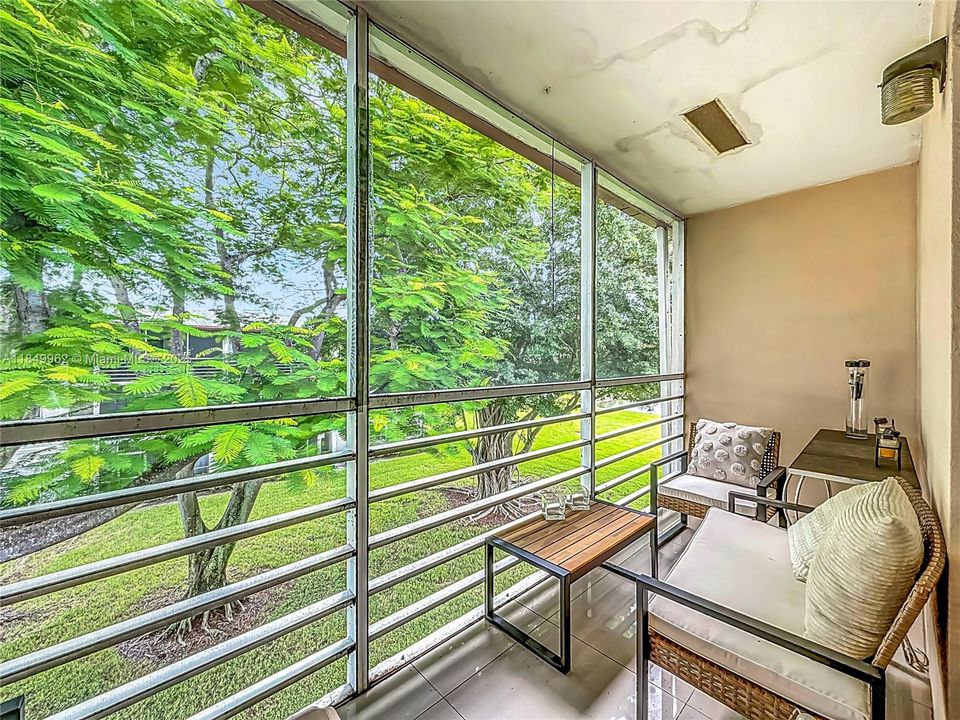 待售: $129,000 (1 贝兹, 1 浴室, 702 平方英尺)