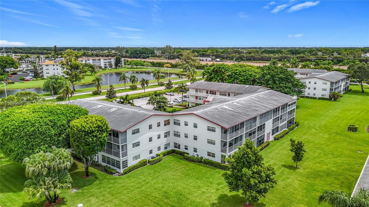 待售: $129,000 (1 贝兹, 1 浴室, 702 平方英尺)