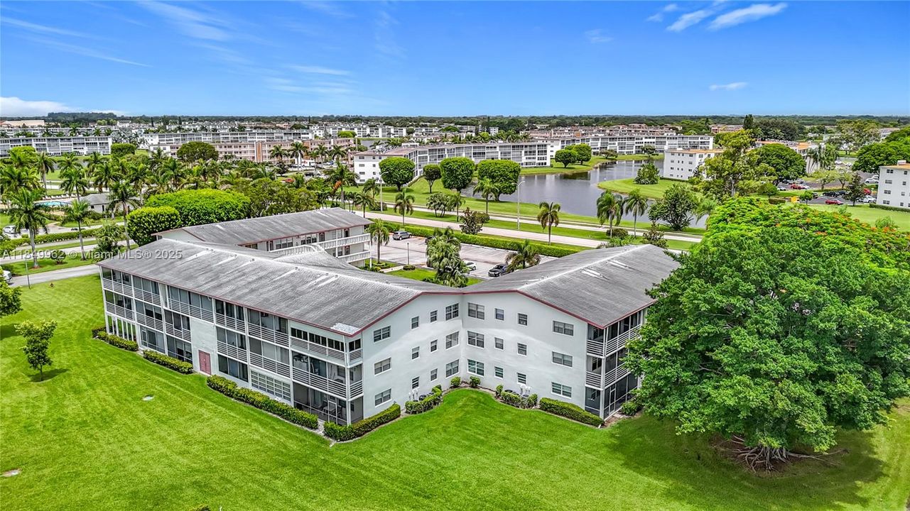 待售: $129,000 (1 贝兹, 1 浴室, 702 平方英尺)