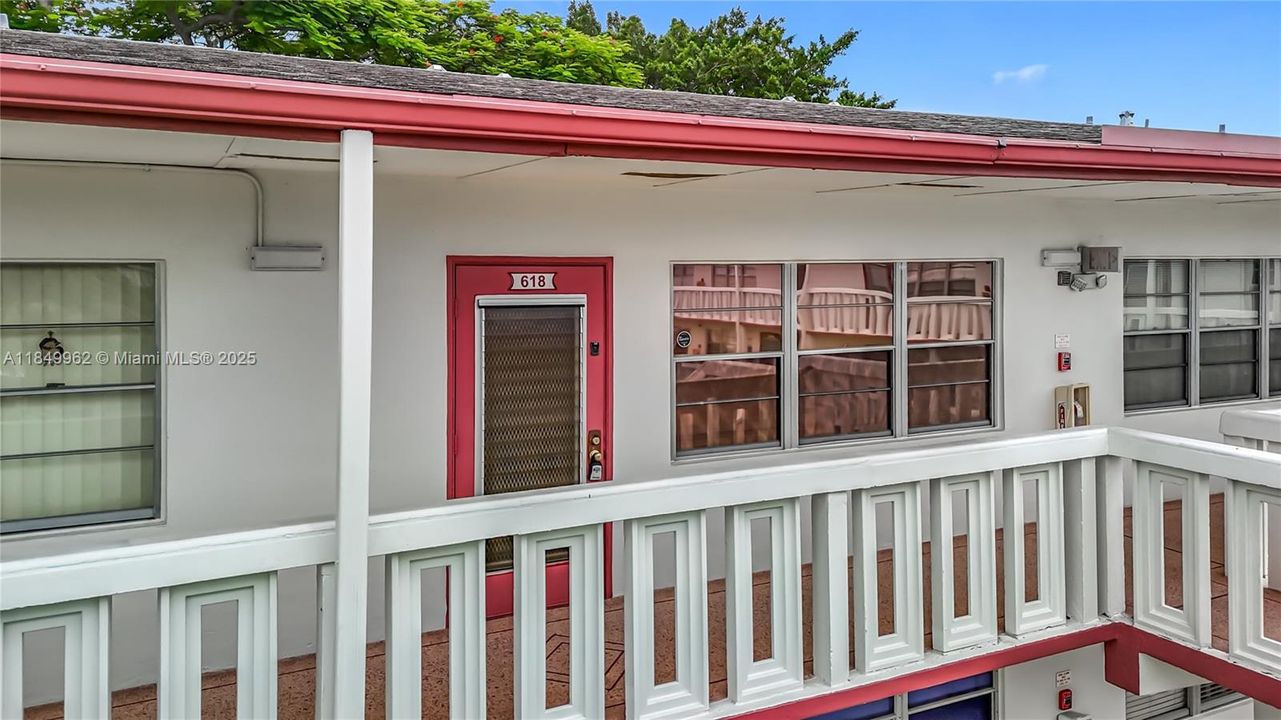 待售: $129,000 (1 贝兹, 1 浴室, 702 平方英尺)