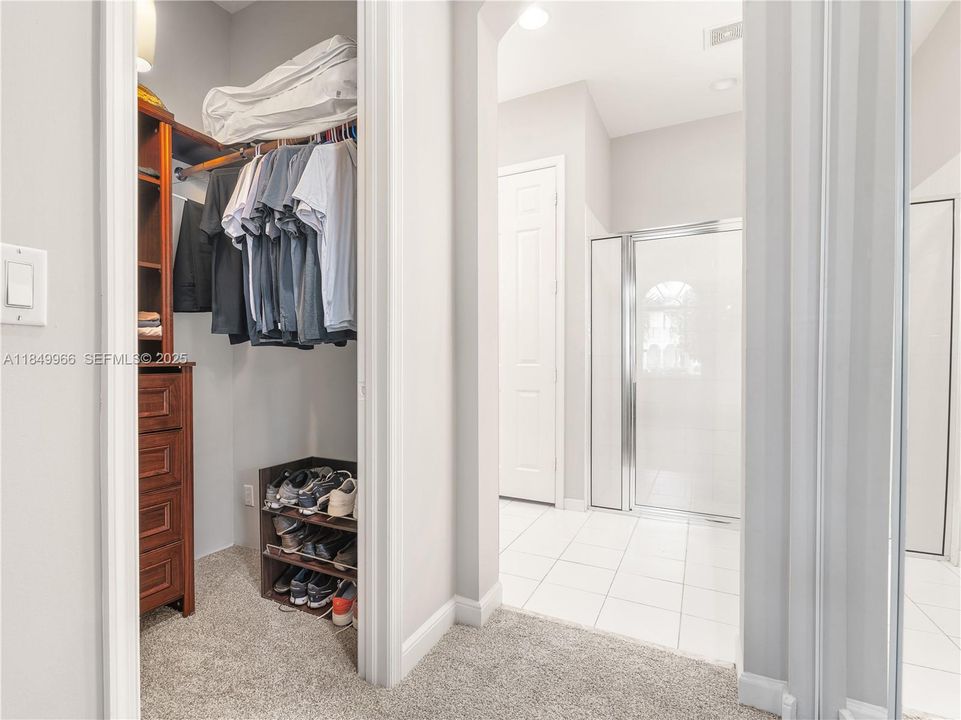 En Venta: $737,000 (3 camas, 3 baños, 2235 Pies cuadrados)