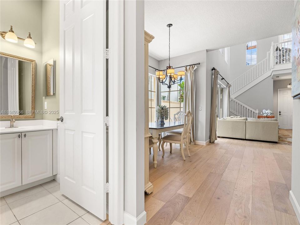 En Venta: $737,000 (3 camas, 3 baños, 2235 Pies cuadrados)