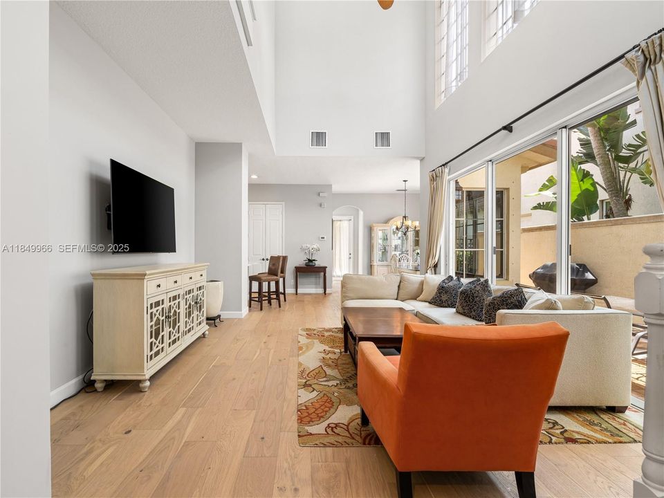 En Venta: $737,000 (3 camas, 3 baños, 2235 Pies cuadrados)