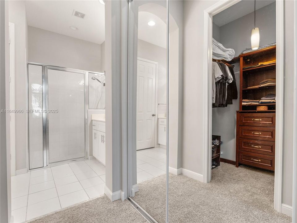 En Venta: $737,000 (3 camas, 3 baños, 2235 Pies cuadrados)