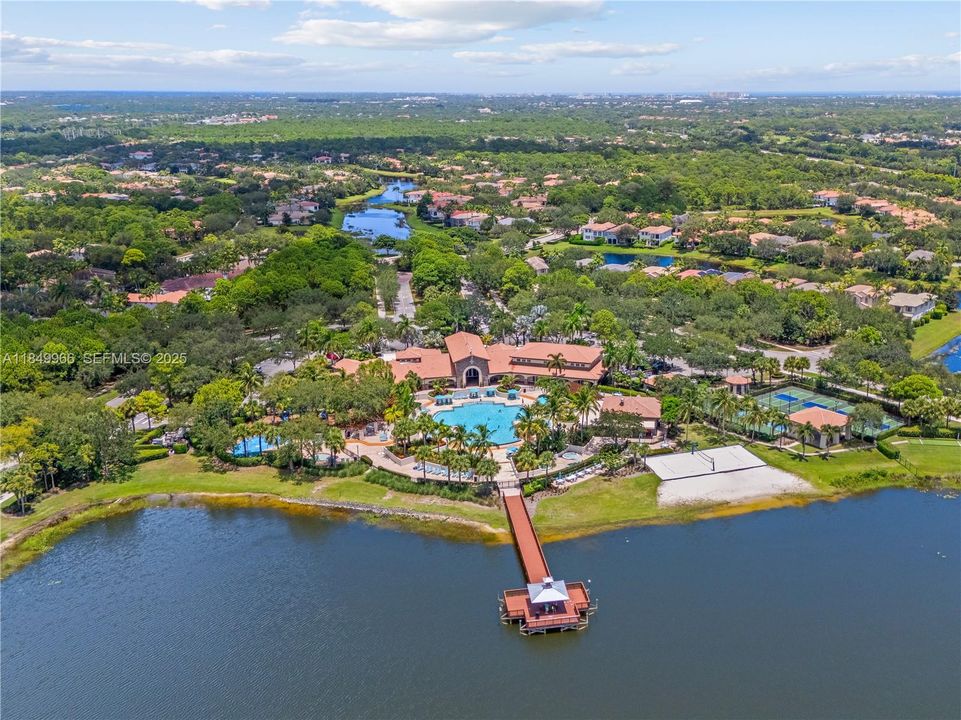 En Venta: $737,000 (3 camas, 3 baños, 2235 Pies cuadrados)