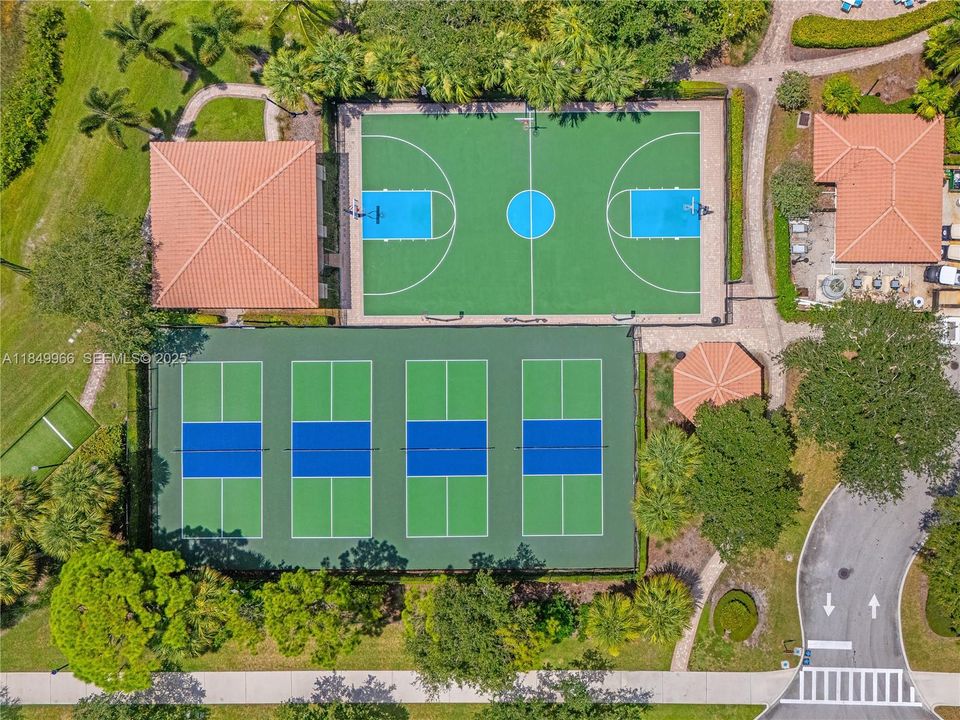 En Venta: $737,000 (3 camas, 3 baños, 2235 Pies cuadrados)