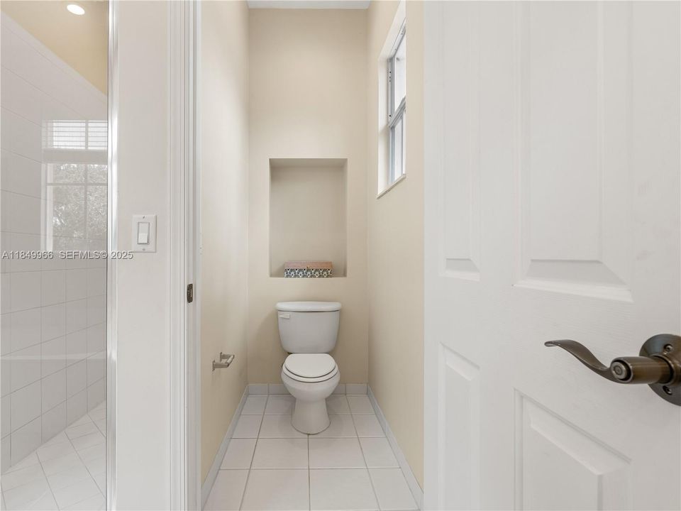 En Venta: $737,000 (3 camas, 3 baños, 2235 Pies cuadrados)