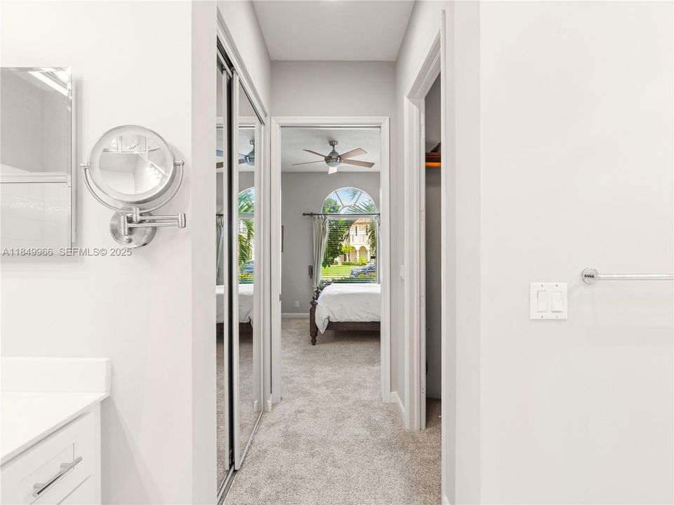 En Venta: $737,000 (3 camas, 3 baños, 2235 Pies cuadrados)