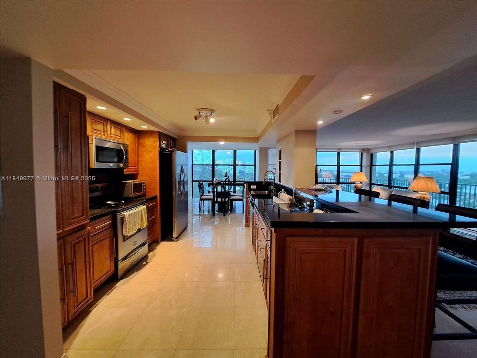 На продажу: $389,900 (2 спален, 2 ванн, 1430 Квадратных фут)